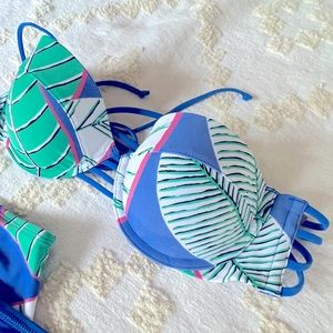 Aerie bandeau top with removable straps. 36A. Never worn. Blue/green/white/pink
